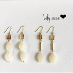 白の揺れるピアス