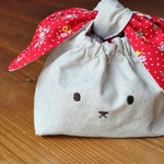 うさぎお弁当袋Ｍ赤花※定形外無料