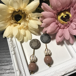 ツイストぼたん✴︎モーヴピンクピアス
