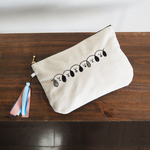 イヌ刺繍のポーチ【受注生産・生成り】