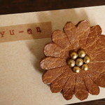 本革お花のブローチ