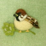 幸せ運ぶすずめさんのブローチ    羊毛フェルト  