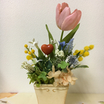 オレンジハートのミモザと四つ葉のクローバーアレンジ