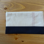 生成りと紺の帆布生地ポーチ◆刺繍入り