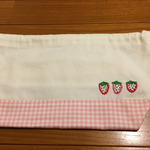 手刺繍入りポーチ♬お弁当袋として最適です(^_-)  270×160×100mm  入園、入学の準備にご検討ください(^_-)