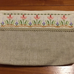 手刺繍入りチャック付きミニポーチ♬　化粧品やちょっとした小物入れに便利です！
