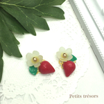 いちご＊赤い果実と白い花＊ピアス/イヤリング