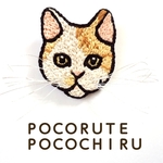 野良猫の刺繍ブローチmini(白茶、名前はまだない)