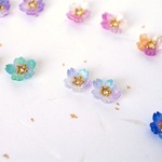 小さな七色桜 きらりクリスタル ピアス／イヤリング