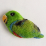 オオハナインコさんブローチ(雄)