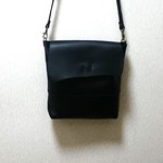 黒のレザーショルダーバッグ