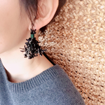 ほわほわタッセル黒 ピアス/イヤリング