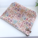 ★★LIBERTY　Forget　me　nots　フォーゲットミーノッツ　2PX　ビニコの大きめ隠しマチ付ポーチ　❤イニシャルチャームお選びください　◆大きめコスメポーチ・オムツポーチにも♪