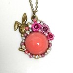 ❗4/1まで1500円❗うさぎ アンティークネックレス ミルキーピンク たまご 薔薇 金古美 レジン パール ビジュー 送料無料 