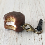 チョコパイのスマホピアス