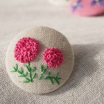 刺繍ブローチ（綿麻）　ピンクダリア