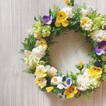 fresh viola ビオラとラズベリーのリース