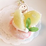 フローズンピーチマカロンのキーホルダー