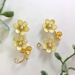 蝋梅の花のピアス