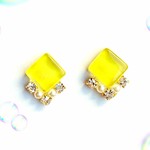 ガラスタイルのビジューピアス・イヤリング【イエロー】