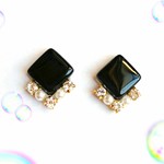 ガラスタイルのビジューピアス・イヤリング【ブラック】