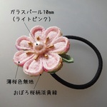 丸花びらのヘアゴム（おぼろ桜柄淡黄緑×薄桜色） #つまみ細工　春色