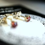 14Kgf！私の煌めく星　ガーネットのスタッドピアス