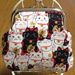    招きねこ柄がま口財布