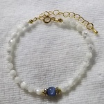 カイヤナイトとマザーオブパールのブレスレット