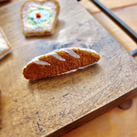 フランスパンブローチ