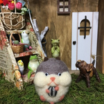 起き上がらない小法師動物