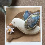 白花と鳥のブローチ no.4