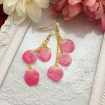 まるで本物？花びらゆらゆらピアス