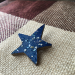 星屑のお星さまブローチ 陶器(ヘアゴム100円変更可)