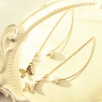 【再販】蝶とパールのアメリカンピアス（ゴールド色）