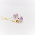 すみれ色の花の蕾と一つ星ピアス