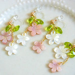 ２色のサクラ咲くノンホールピアス #02（金具変更可）