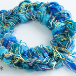 深海ブルーのふわふわシュシュ