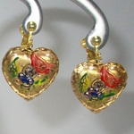 チェコガラスボタン蝶と花のハート　イヤリング　ゴールド