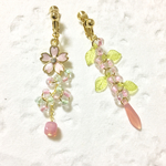 刹那に移りゆく桜モヨウ（「ツボミ開花」から「葉桜」へ）【イヤリング or ピアス】