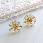 ピアス＊クリアボタンとお花
