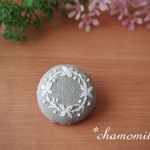 「再販」ホワイトリースの刺繍ブローチ・ｃ