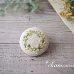 「再販」ミモザリースの刺繍ブローチ