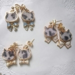 ヒョウ柄猫😸リボン🎀ピアス