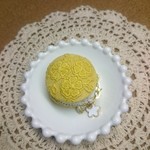 マカロンケース☆春待ち🌼小花の刺繍イエロー