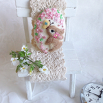 満開の桜の下で🌸子うさぎさんと蝶々さんのないしょ話し🌸羊毛刺繍ブローチ