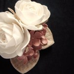 リネンのコサージュ＊ミニばらと紫陽花（オフ白×ピンク）