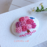 大きな桜の木と青い鳥 刺繍ブローチ