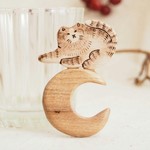 木製 月の猫トラネコブローチ