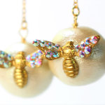 蜜蜂揺れるパールピアス/Flying Honey Bee Pierced Earrings